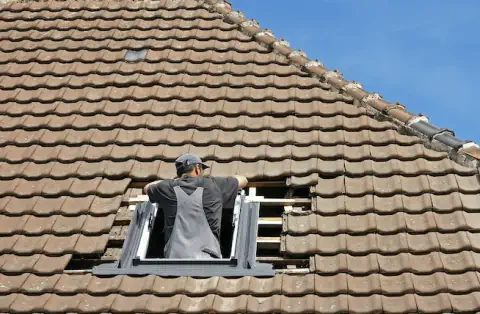Pose de velux - Dange Saint-Romain